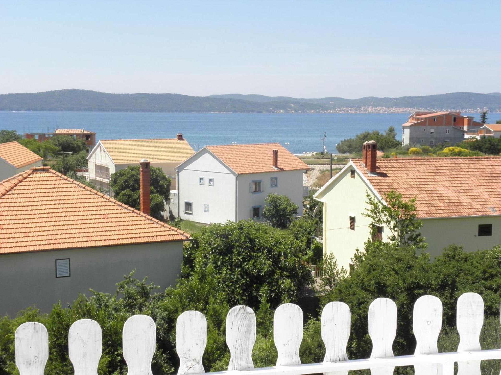 Apartments Zvone - 100 M From Sea Bibinje Exterior photo