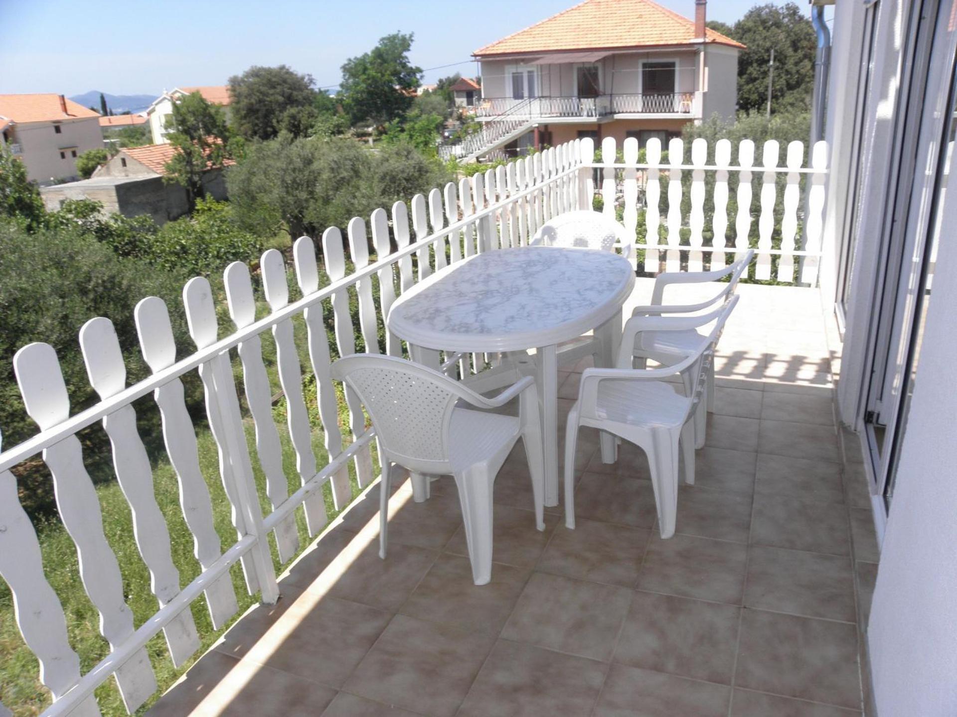 Apartments Zvone - 100 M From Sea Bibinje Exterior photo